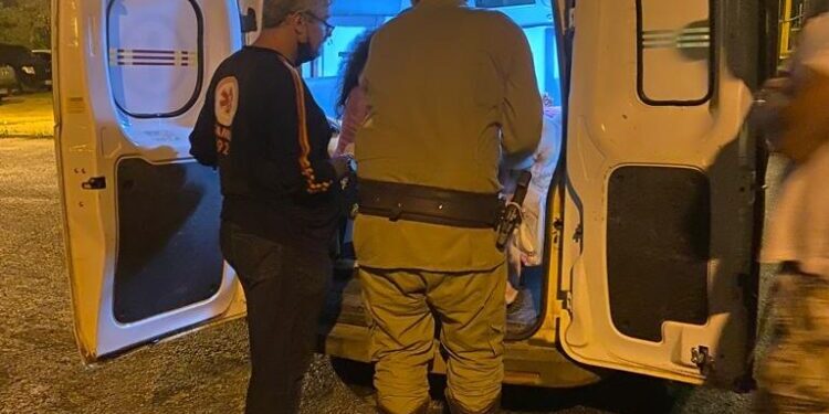 PMs fazem parto de bebê em ambulância no interior baiano