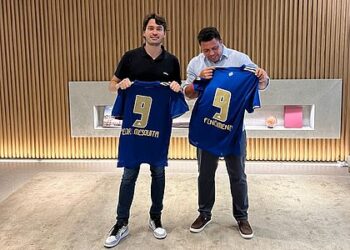 Ronaldo Fenômeno anuncia compra do Cruzeiro: ‘Temos muita ambição’