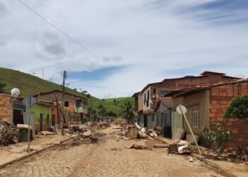 Imagens mostram distrito no sul da Bahia completamente destruído após chuva