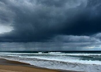 Marinha emite alerta de mau tempo com ventos fortes no litoral da Bahia