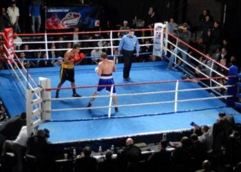 Prefeito e vereador levam briga política para um Ringue e o povo lota o espaço