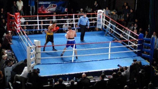 Prefeito e vereador levam briga política para um Ringue e o povo lota o espaço