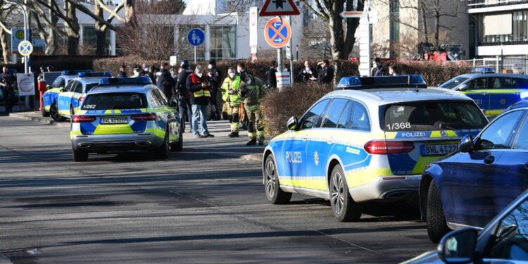 Atirador deixa 4 feridos em universidade na Alemanha