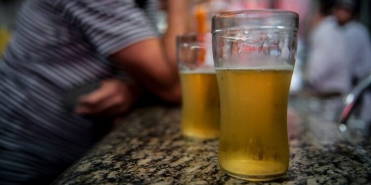 Bahia: Além de reduzir público em eventos, Rui Costa exigirá comprovante de vacinação em bares