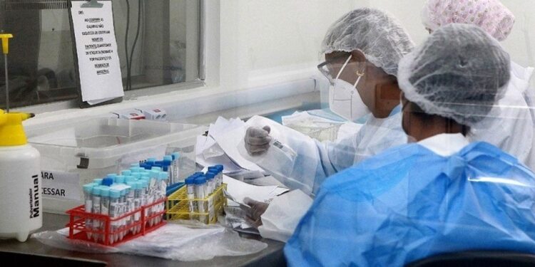 Ômicron é responsável por mais de 71% dos casos de coronavírus na Bahia