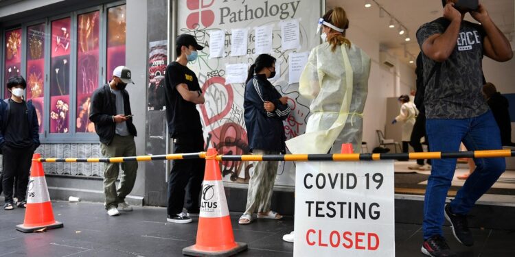 Mundo bate novo recorde com 2,59 milhões de casos de Covid em 1 dia