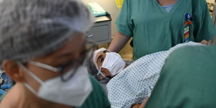 Em parto raro, Mulher dá à luz quíntuplos em SP