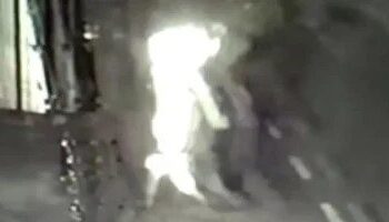 Mulher Corre Com Corpo Em Chamas