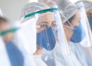 Em dois meses, 13 mil profissionais de saúde foram afastados por Covid ou gripe