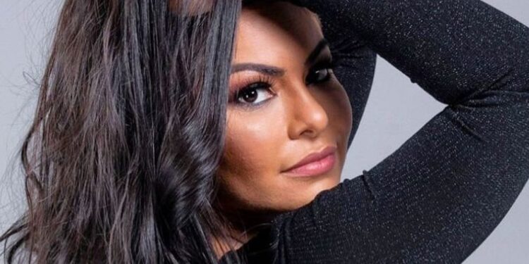 Cantora Paulinha Abelha continua na UTI e quadro é considerado grave