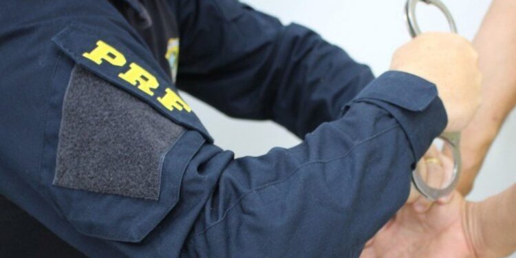 Homem acusado de matar policial militar na Bahia, é preso pela PRF