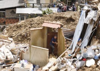 Temporal em Petrópolis deixa 117 mortos e novo deslizamento gera evacuação de área
