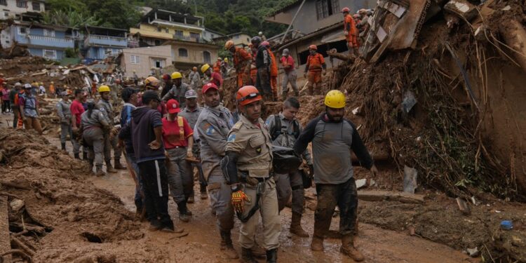 146 óbitos: Número de mortes em Petrópolis já é duas vezes maior do que o registrado na tragédia de 2011