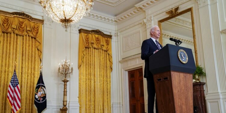 Biden cita ‘início de invasão’ promovida por Putin e anuncia sanções contra bancos e elite da Rússia