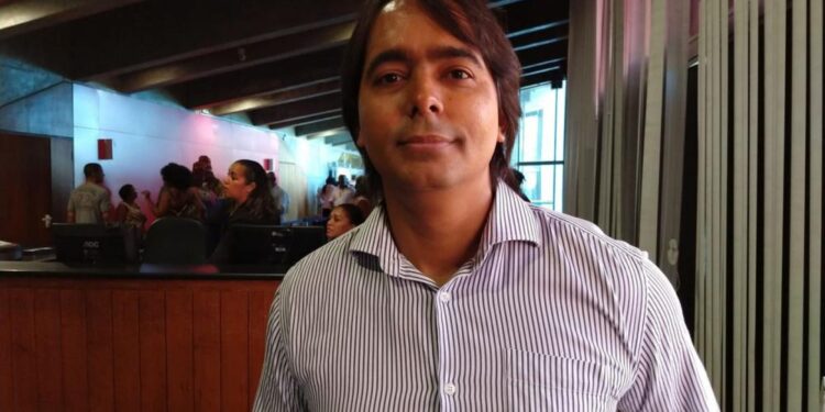 Candeias: Prefeito Dr. Pitagoras assume ter sido procurado por Rui, mas se diz fiel a Leão