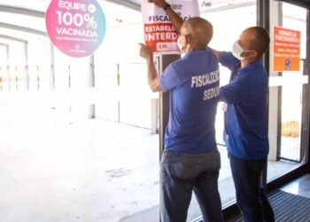 Prefeitura de Lauro de Freitas interdita parque onde pai e filha foram arremessados para fora de brinquedo