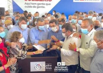 Madre de Deus: Prefeito e governador assinam convênio para conclusão de conjunto habitacional