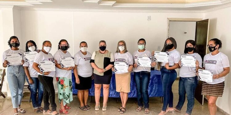 Madre de Deus: Vereadora Mirlene Dourado emplaca cursos do projeto empreende mulher