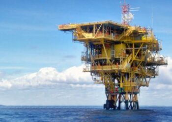 Helicóptero sofre pane próximo a plataforma da Petrobras na baía de Camamu; homem ficou ferido