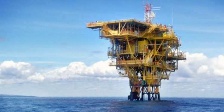 Helicóptero sofre pane próximo a plataforma da Petrobras na baía de Camamu; homem ficou ferido