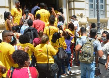 Feira de Santana estabelece novo piso salarial para professores do município