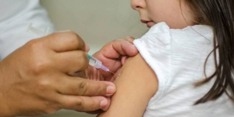 Crianças recebem vacina errada contra a Covid-19 em Pernambuco