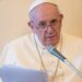 Papa Francisco critica Rússia por “Páscoa de guerra” em missa no Vaticano