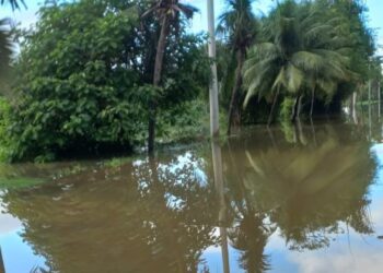 Lauro de Freitas:Chuva alaga condomínios e deixa moradores ilhados