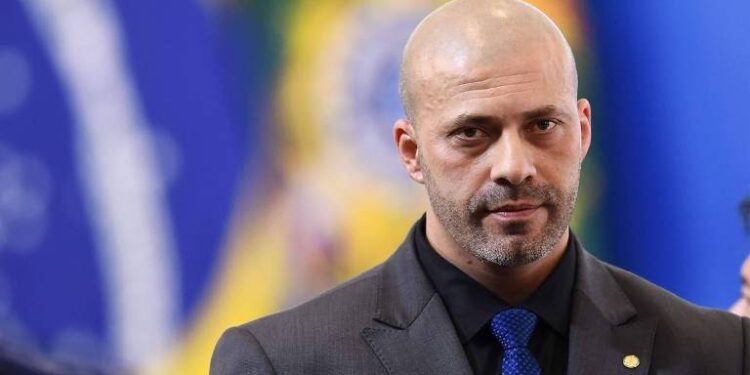 Ministros do STF avaliam suspender perdão de Bolsonaro a Daniel Silveira
