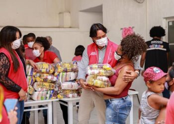 Candeias: Prefeitura inicia a distribuição de peixes e cestas da Semana Santa