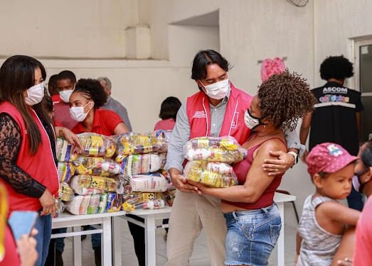 Candeias: Prefeitura inicia a distribuição de peixes e cestas da Semana Santa