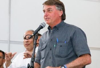 Bolsonaro diz estar “orgulhoso e feliz” por perdão a Silveira