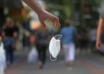 Flexibilização do uso de máscaras em ambientes fechados, gera divergências entre médicos infectologistas