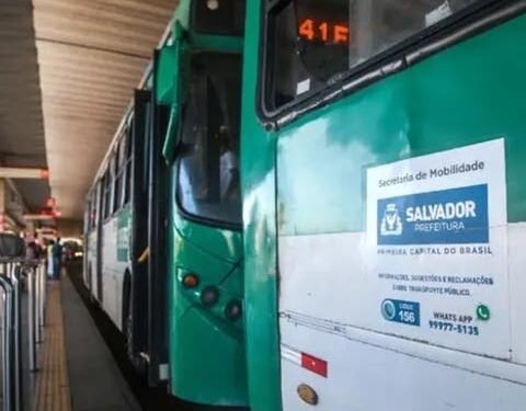 Mulher morre após ser baleada durante assalto a ônibus em Salvador