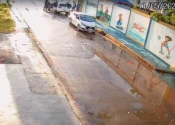 Lauro de Freitas: Pai é assaltado e tem carro roubado quando deixa filhos em escola