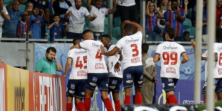 Bahia vence Ponte Preta e volta a liderar Série B