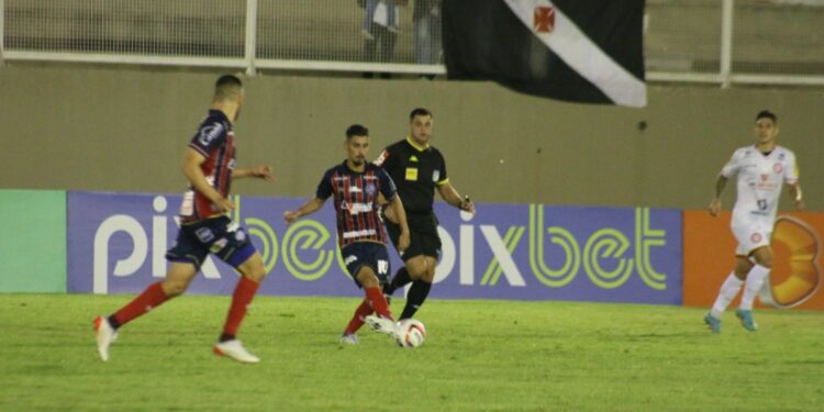 Bahia perde e se afasta ainda mais da liderança