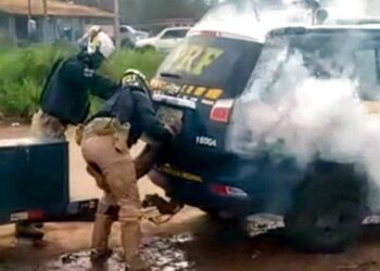 PRF diz que não compactua com conduta que matou homem asfixiado em viatura em Sergipe: “Caso isolado”