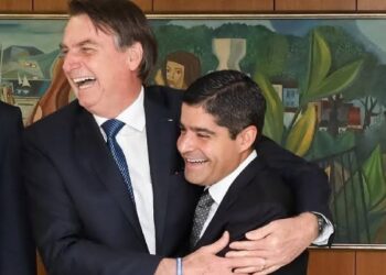 Bolsonaro avalia abrir mão da candidatura de Roma para apoiar ACM Neto