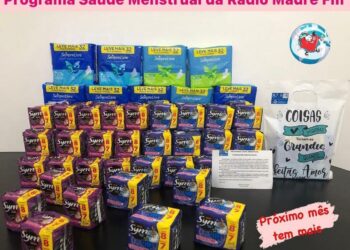Madre de Deus: Radio Madrefm entrega absorventes para alunas da rede municipal