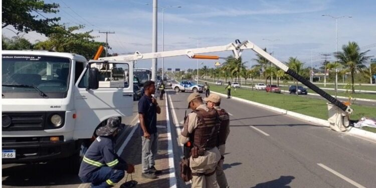 Camaçari: Funcionário morre ao cair de Guindaste