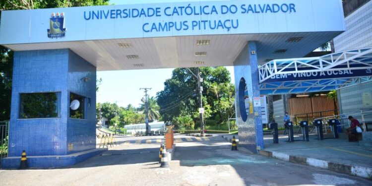 Estudantes denunciam ter sido filmadas dentro de banheiro na Ucsal