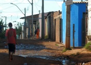 Número de famílias em extrema pobreza cresce 14,5% em Salvador