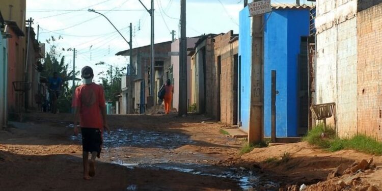 Número de famílias em extrema pobreza cresce 14,5% em Salvador