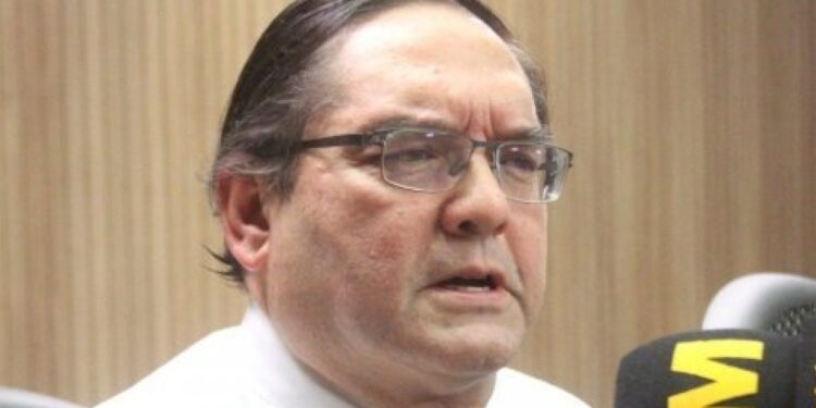 Hepatologista Raymundo Paraná chama atenção dos pais aos sintomas da hepatite misteriosa