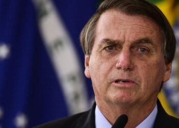 Bolsonaro afirma que vai a debates no primeiro turno “se Lula for”