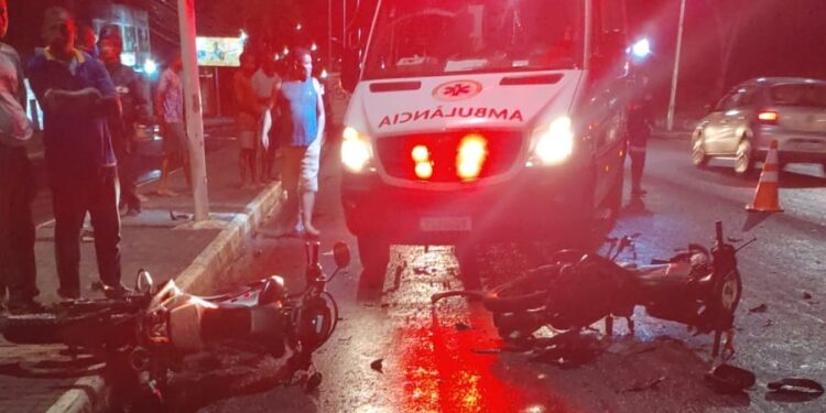 Candeias: Acidente deixa motociclistas feridos; um em estado grave