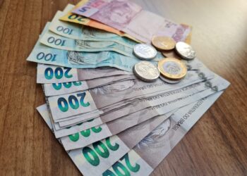 Datafolha: 63% dos brasileiros afirmam não ganhar o suficiente e ter problemas financeiros