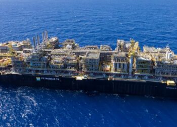 Petrobras tem lucros absurdos, enquanto o brasileiro paga caro na com gasolina e diesel