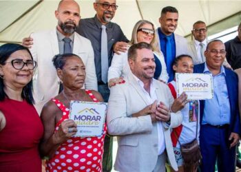 Madre de Deus :Dailton Filho entrega obra e  casas na Quitéria Velha